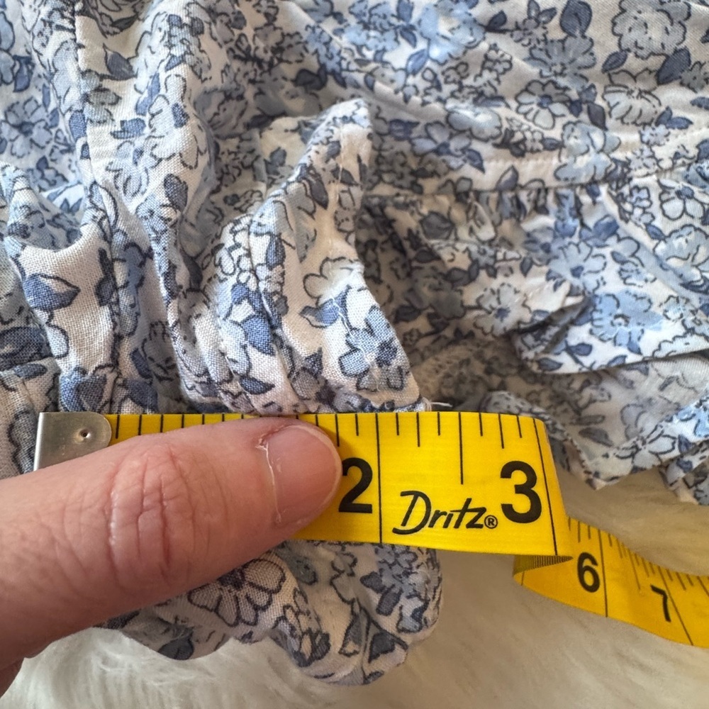 Hollister Size M Floral Ruffle Hem Shorts - Picture 8 of 8